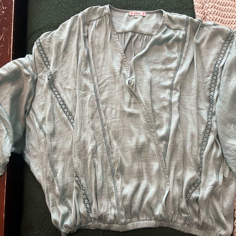 Elegant Lace Trim blouse in Light green